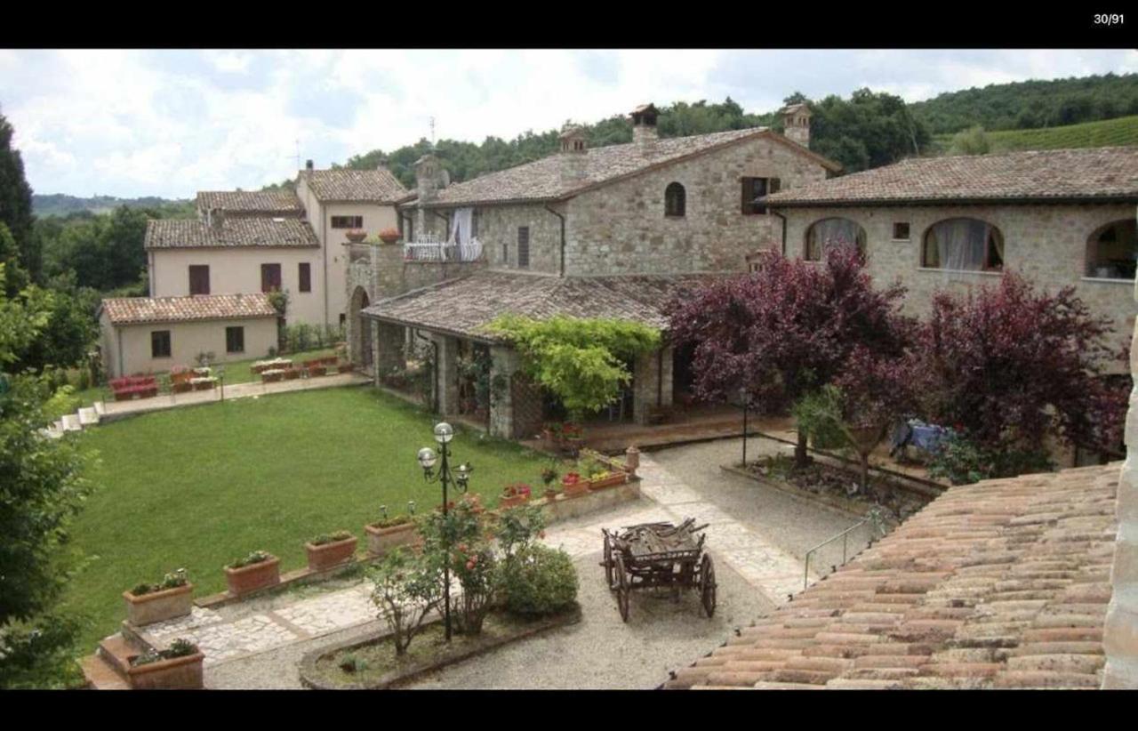 Residenza Collefiorito Aparthotel Todi Buitenkant foto