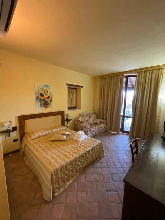 Residenza Collefiorito Aparthotel Todi Buitenkant foto